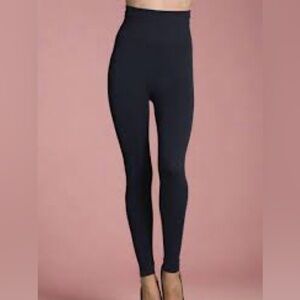M Rena NWT tummy control leggings with pattern on side OS